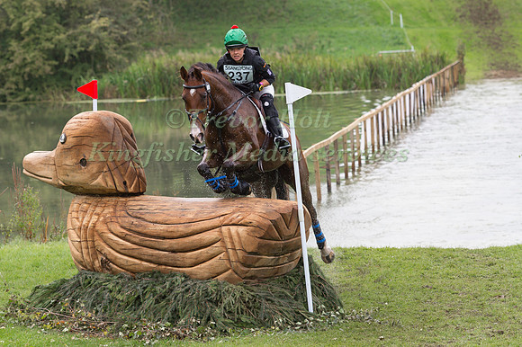 LAUREN YALLOP (GBR) RIDING INPETTO VAN DE KOUTERHOEVE