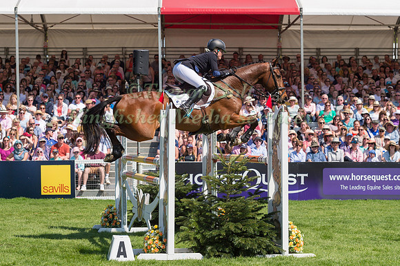 IMOGEN MURRAY (GBR) RIDING  IVAR GOODEN