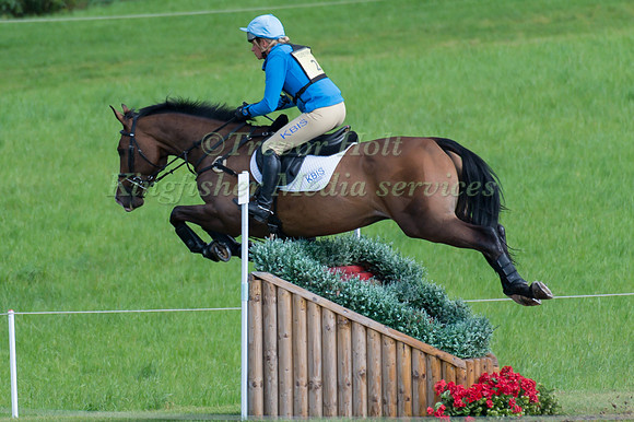 IZZY TAYLOR (GBR) RIDING EXTREME II