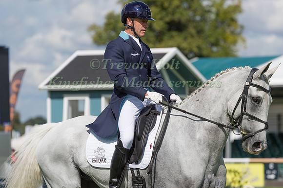Andrew  Hoy (AUS) and The Blue Frontier