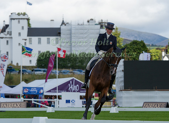 FLORA HARRIS (GBR) RIDING BAYANO
