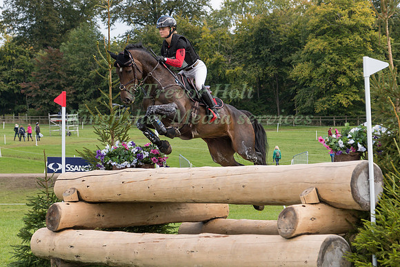 MICHELLE KENNY (IRL) RIDING RLE ASPE