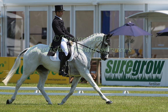 Jonathan Paget (NZL) riding Shady Grey