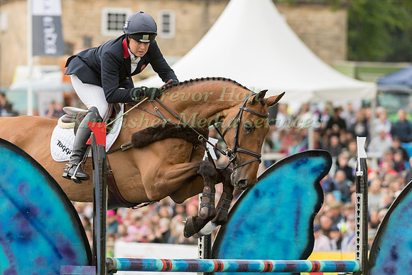 PIPPA FUNNELL (GBR) AND BILLY WALK ON