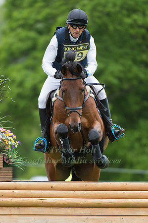 Bill  Levett (AUS) riding Irish Angel NJ