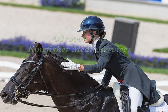 Charlotte Fry (GBR) and Glamourdale