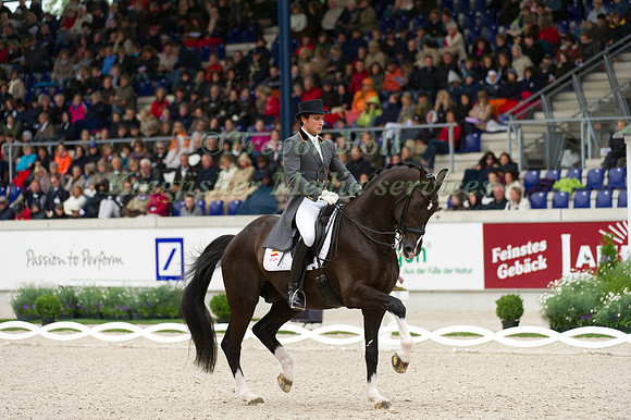 Jordi Domingo Coll and Prestige