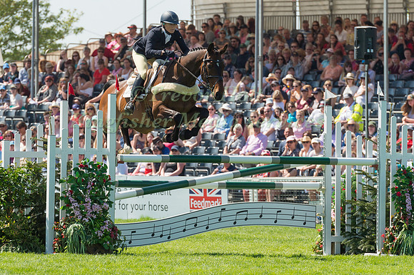 LISSA GREEN  (AUS) RIDING  HOLLYFIELD