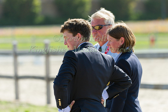 LIz Brown Tom McEwen and Yogi Breisner awaiting the result of the vets inspection in the holding box