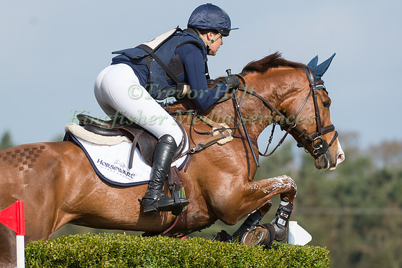 Lizzie  Brown (NZL) riding Havanna Vant Castanaehof