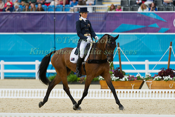 Lucinda Fredericks and Flying Finish