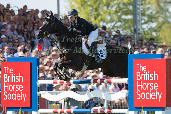 JONELLE PRICE (NZL) RIDING  CLASSIC MOET