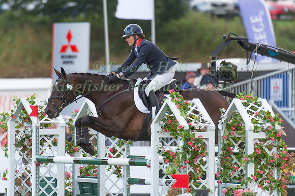 Gwendolen Fer of France riding Romantic Love
