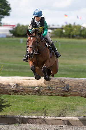 Alex Postolowsky (GBR) riding Trevarth