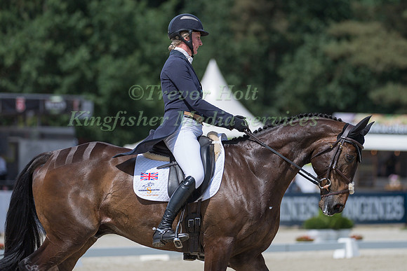 JULIE TEW (GBR) AND SIMPLY SOX