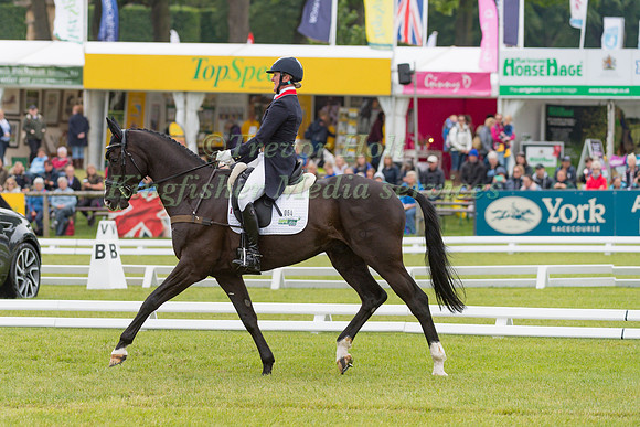 NICOLA WILSON (GBR) AND YACABO BK