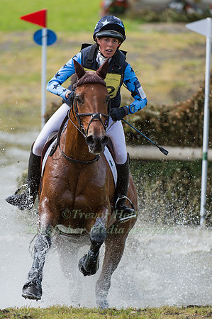 Rosie Bell riding Glenomra Hero