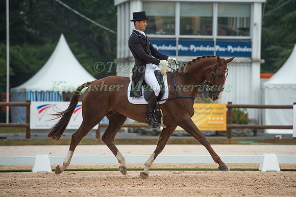 Jonathan Paget (NZL) riding Clifton Signature