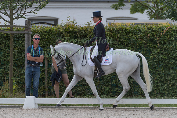 PIPPA FUNNELL (GBR) AND BILLY THE BIZ