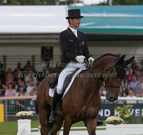 Mark  Todd (NZL) and Leonidas II