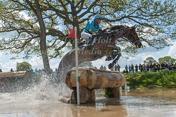 Izzy Taylor (GBR) and  Call Me Maggie May