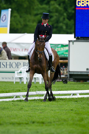 Pippa Funnell and Mirage  D' Elle