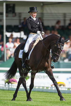 JONELLE  PRICE (NZL) RIDING CLASSIC MOET
