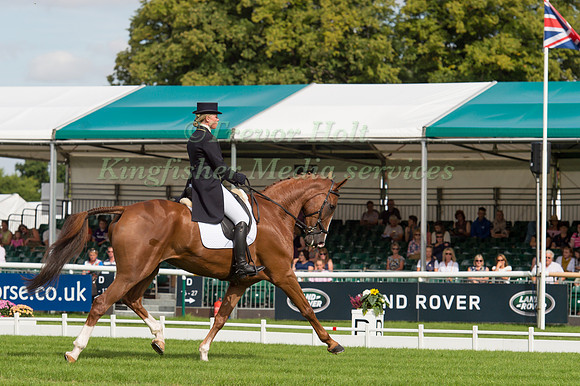ROO FOX (GBR) RIDING FLEET STREET