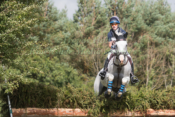 LUCY ROBINSON RIDING  SZANEL