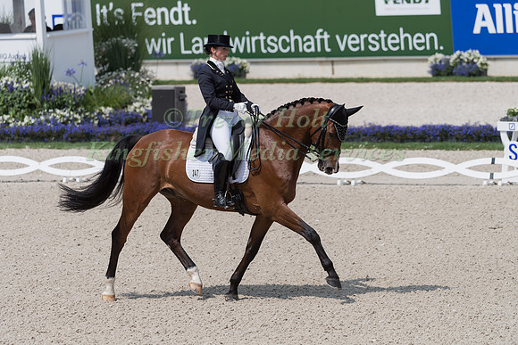 JUDY REYNOLDS AND LEROY NAELDEBORG