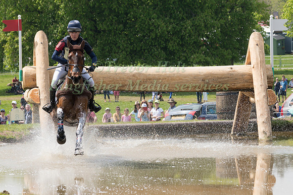 KATE HONEY  (GBR) RIDING  FERNHILL NOW OR NEVER
