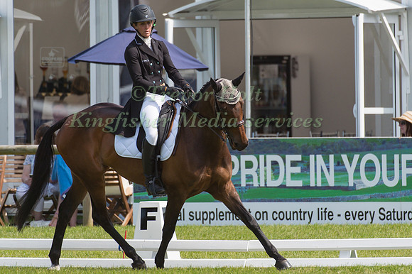 Caroline Powell (NZL) riding Spice Sensation