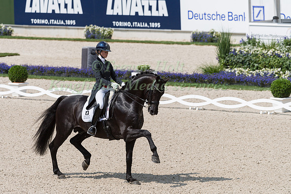 Charlotte Fry (GBR) and Glamourdale