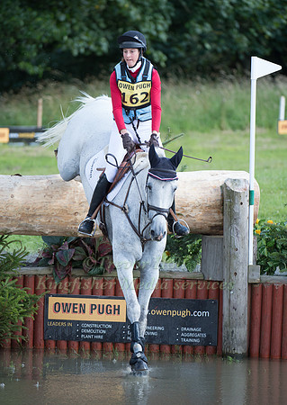 Kirsty Short (GBR) riding Cossan Lad