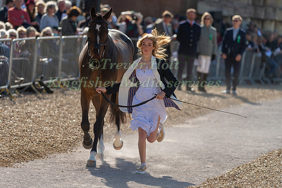 Alice Casburn (GBR) and Topspin