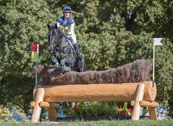Nicola Wilson (GBR) riding Annie Clover