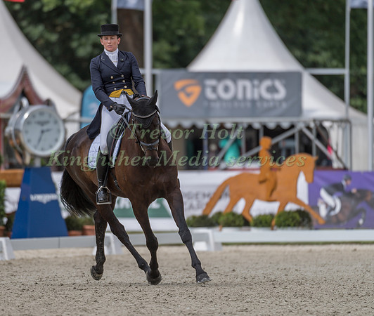 KATJA WEIMANN (AUS) AND BP ESCAPADE