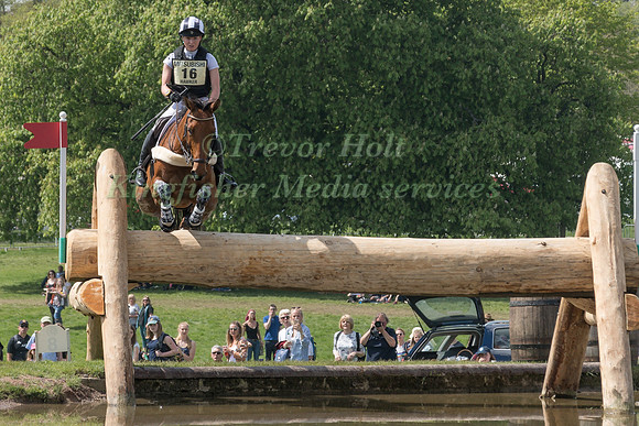 ALICIA HAWKER  (GBR) RIDING  CHARLES RR