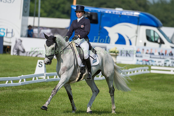 Gina Ruck (GBR) riding Rehy Too