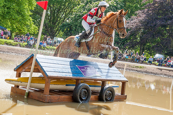 Willa  Newton (GBR)  riding Newmarket Vasco One