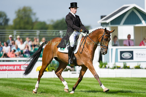 ANGUS SMALES (GBR) RIDING MASTER CRISP
