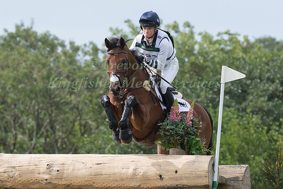 BUBBY UPTON RIDING  COLA III