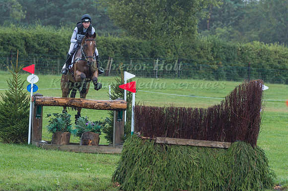 LIZZIE BAUGH RIDING  B EXCLUSIVE