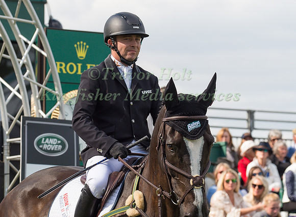 BEN HOBDAY (GBR) AND HARELAW WIZARD