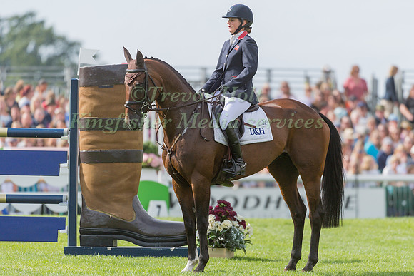 Piggy March (GBR) and Vanir Kamira