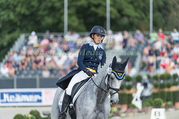 Louise Romeike (SWE) and Waikiki