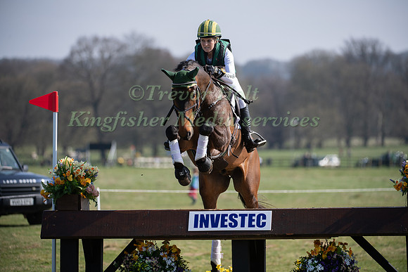 CHRISTINA  HENRIKSEN RIDING CAYR DELLA CACCIA