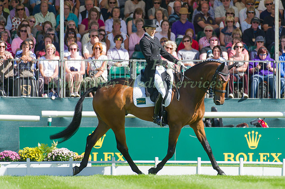 SARAH BULLIMORE (GBR) RIDING REVE DU ROUET