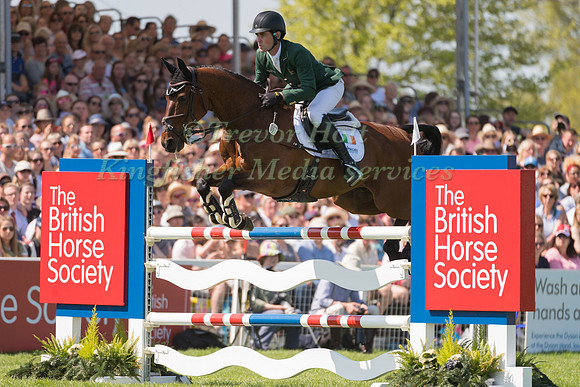 JOSEPH MURPHY (IRL) RIDING  SPORTSFIELD OTHELLO