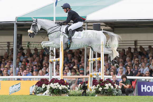Rosalind Canter (GBR) and Pencos Crown Jewel